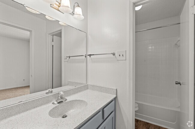 2BR, 2.5BA - 1045 SF - Bathroom