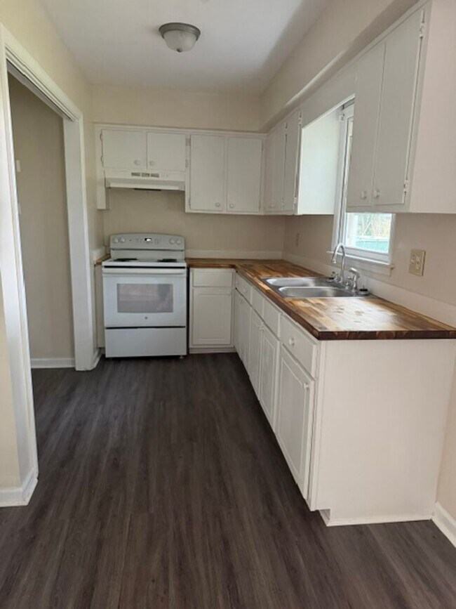 Photo - 327 McCotter Blvd