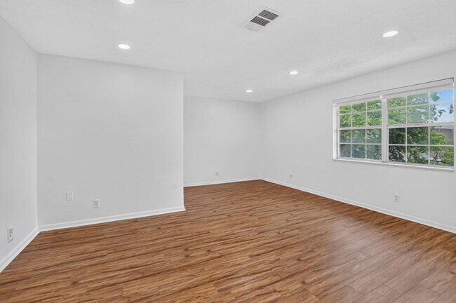 298 SW 6th St Unidad 204