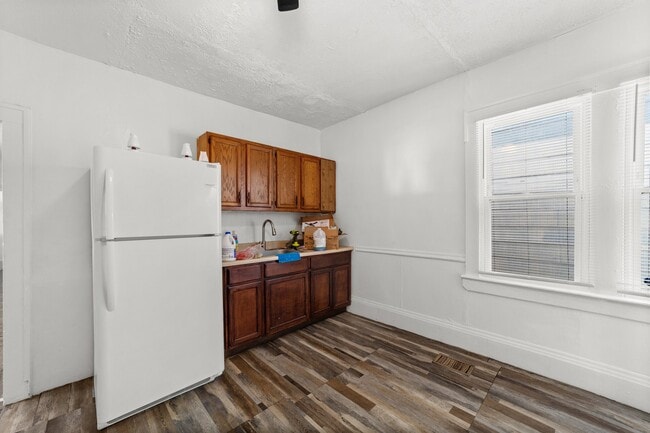 Photo - 8302 Sowinski Ave Unidad Lower