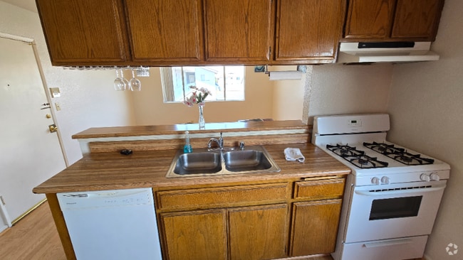 Building Photo - 4446 W 136th St Rental