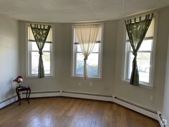 Building Photo - 184 Colburn St Unit 1 Rental