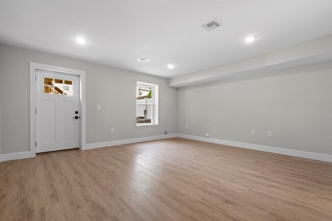 Photo - 403 Maple St Unit A