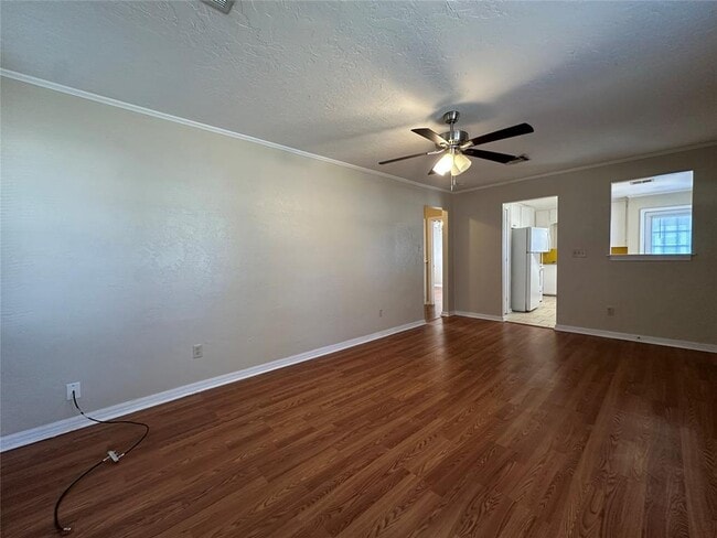 Photo - 110 E Dale St