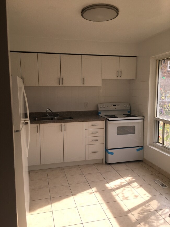 Photo - 3400 The Credit Woodlands Townhomes