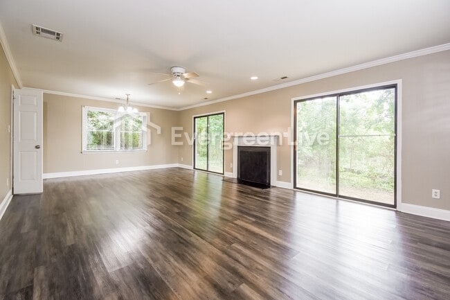 Photo - 245 Guinevere Ct