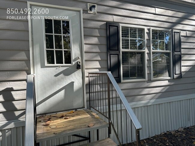 Photo - 832 Cross St