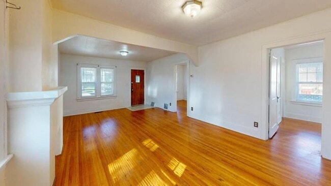 Photo - 611 N 2nd St
