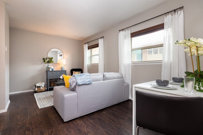 Photo - Axiom at 51st