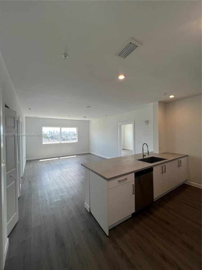 Building Photo - 2311 NW 22nd Ave Unit 207 Rental