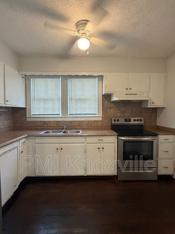 Photo - 4032 Walker Blvd