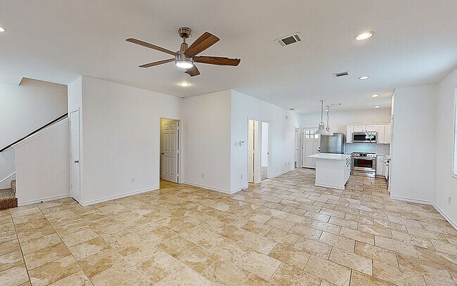 Photo - 306 Holik St