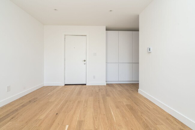 Photo - 110 Oriole Pkwy Unit 401