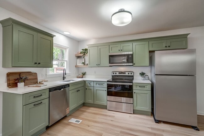 Building Photo - Completely Renovated 3 Bedroom Belmont Townhome Available Now!
