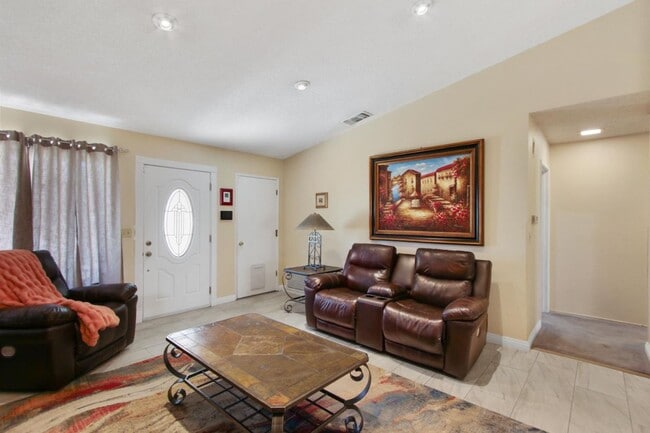 Photo - Charming 3 Bed / 2 Bath Home in Woodland