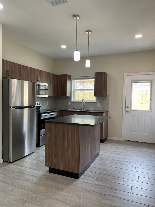 Photo - 2305 N Fulton St Apartments Unit 2