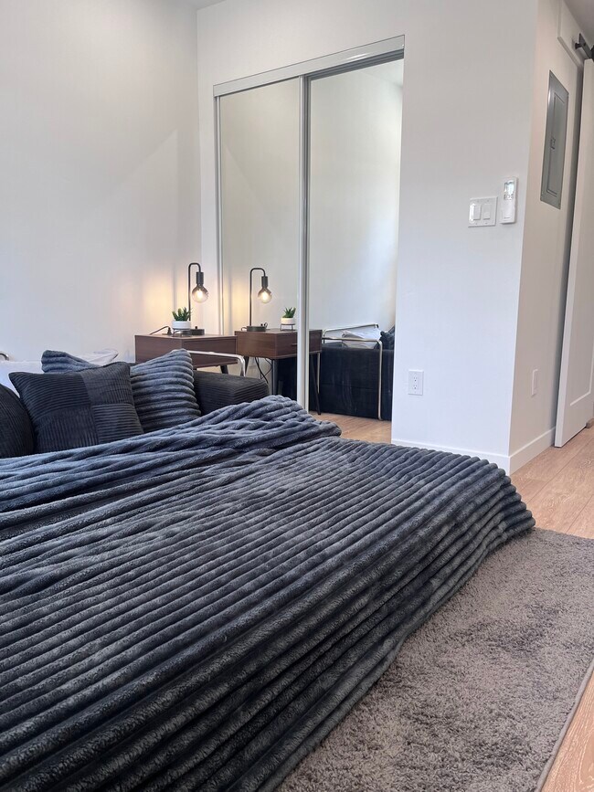 Building Photo - Wilos LLC Unit 14