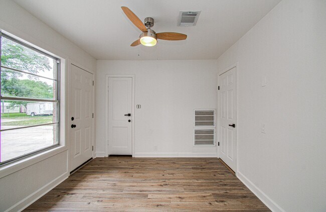 Photo - 709 S McCarty Ave