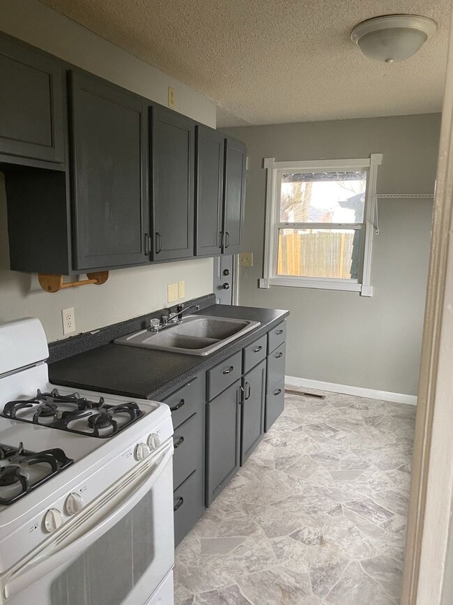 Photo - Beautiful single family, hardwood floors, fenced in back yard, 1 car garage.