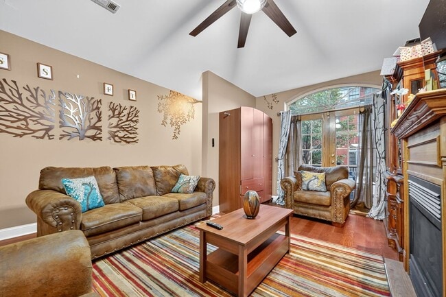 Photo - 4443 Sansom St