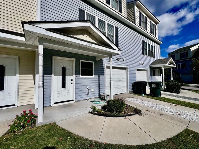 Photo - Tri-Level Condo – Pets Welcome, Washer & D...