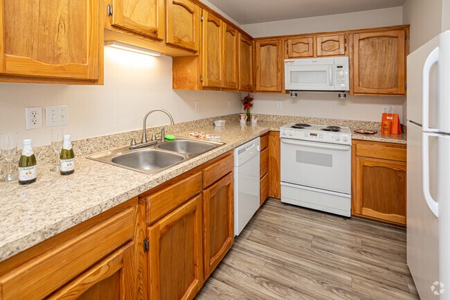3BR, 2.5BA Townhouse - 1,500SF