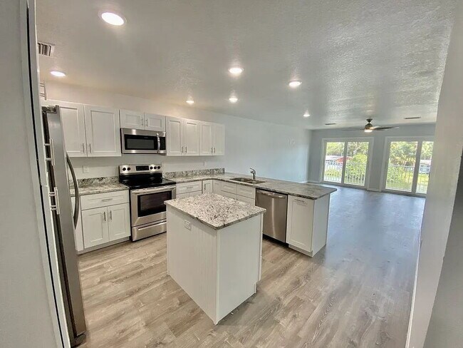 Photo - Waterfront 3 bedroom townhome with dock!