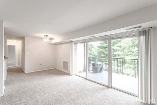 2 BR, 1 BA - 885 SF - Lansdowne Village Apartments