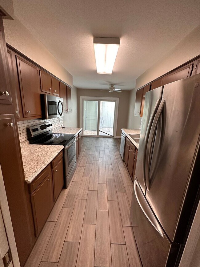 Photo - 424 Longmeadow Dr