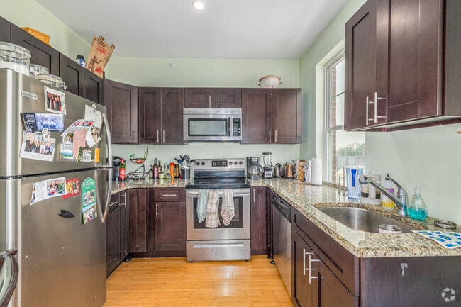 3BD, 2BA - 1,100SF