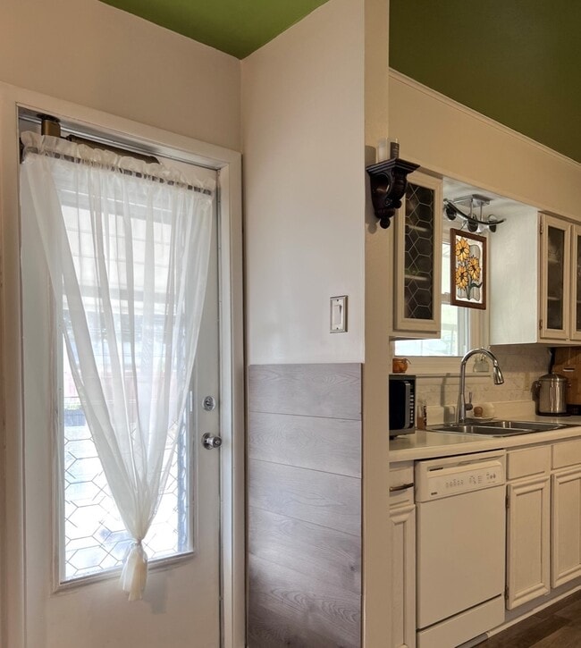 Photo - 142 Meadow Glen Dr
