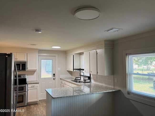 Photo - 202 Adelma St