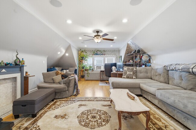 Photo - 6000 W Byron St