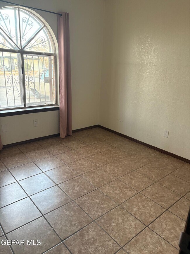 Photo - 7142 Dale Rd