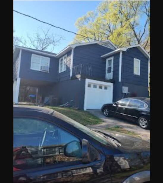 Photo - 654 Maple St