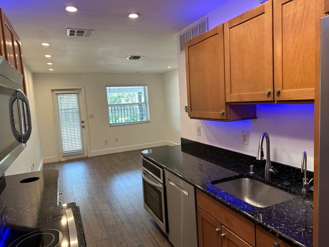 Photo - 1008 NE 11th St Unit Front  1008