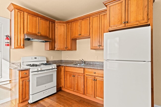 Photo - Utilities Included! Bright 1BD w/ Granite Kitchen & Plank Flooring Unidad 516-04