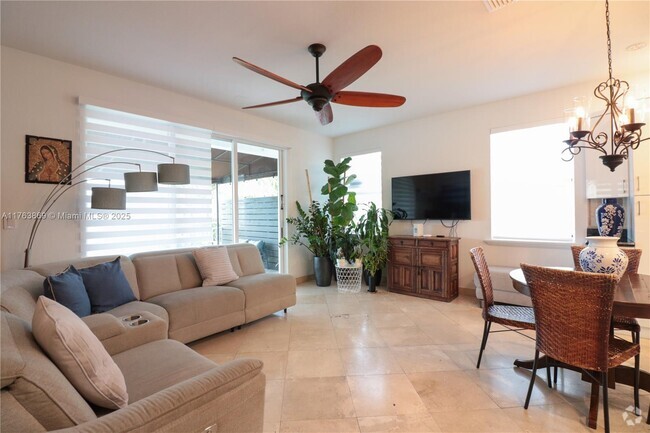 Building Photo - 10868 NW 84th St Rental