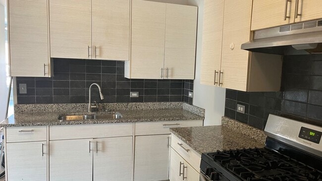Building Photo - 8755 S Cottage Grove Ave Unit 1F