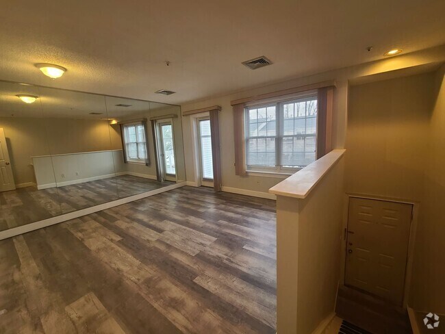 Building Photo - Hill Side Park Condominium Unit 510