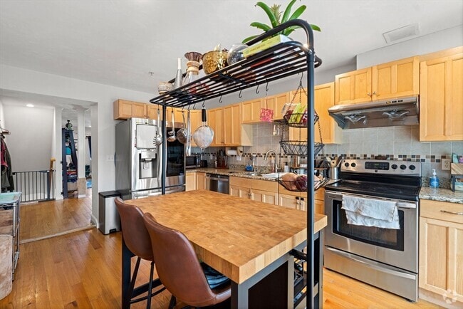 Building Photo - 27 Phillips St Unit 27 Rental