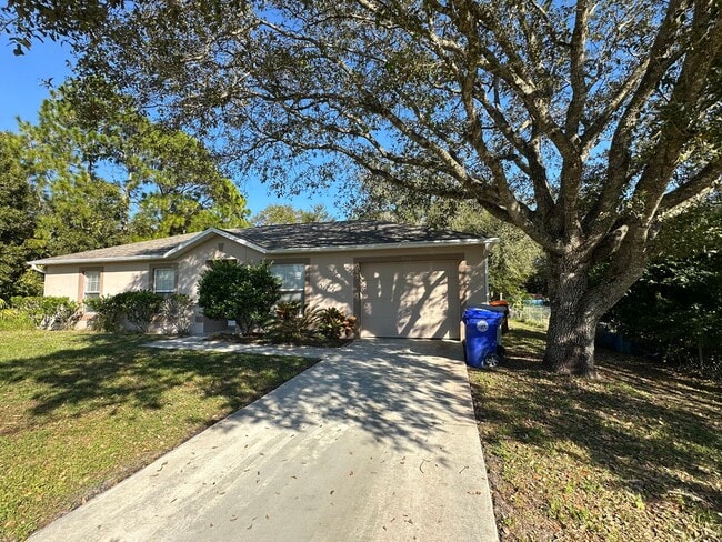Building Photo - Vero Lake Estates