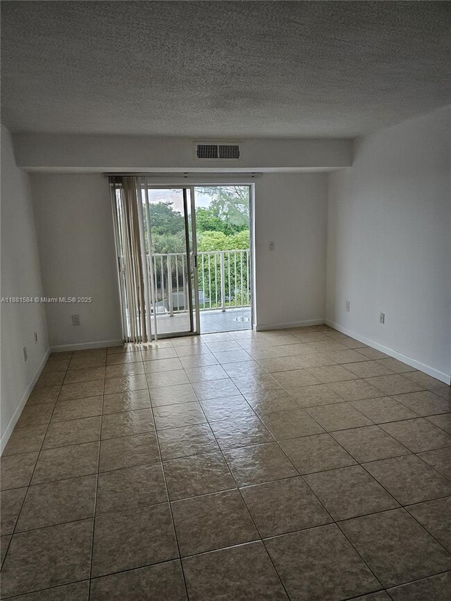 Building Photo - 8200 SW 210th St Unit 301