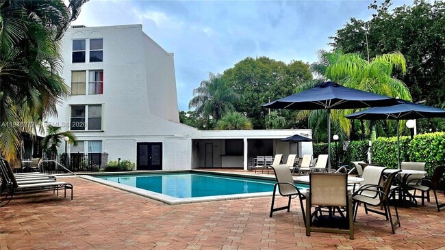 Building Photo - 2150 SW 16th Ave Unit 206