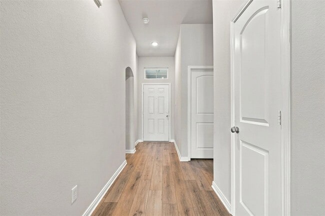 808 Fallbrook Dr
