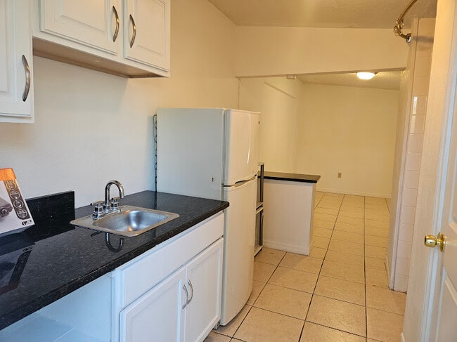 Building Photo - 2109 E Bougainvillea Ave Unit B