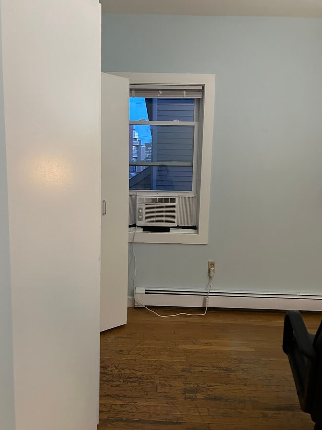 Photo - 293 Sidney St