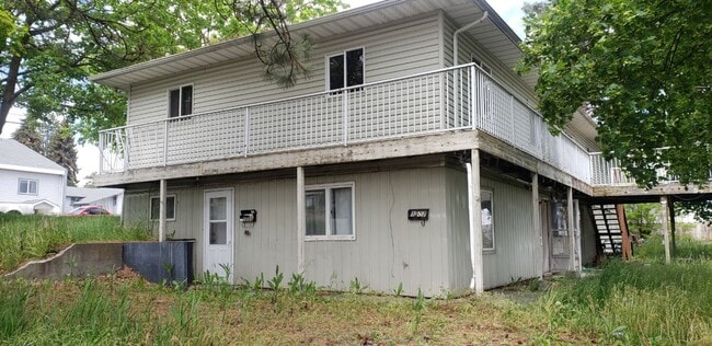 Building Photo - Cheney Studio Apartment Available now Unit 1307 2nd Street