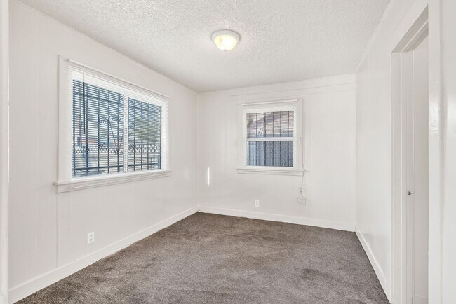 Photo - MODERN 2BED/1BATH APARTMENT WITH WASHER/DR... Unit 121