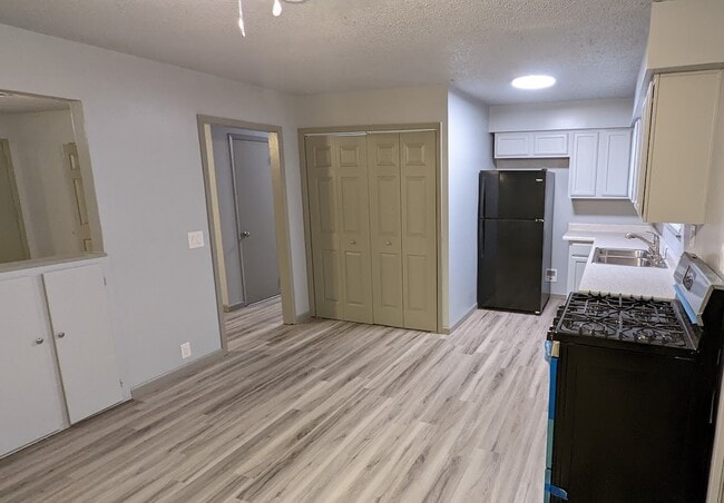 Photo - 402 Hickory St